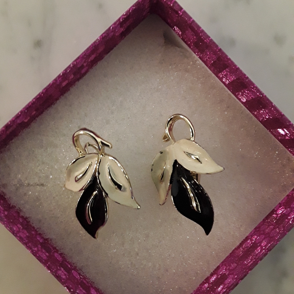 Vintage Coro Elegant Black and Cream  Leaf Clip On Earrings